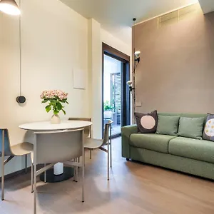 Dhome , Milano Italia